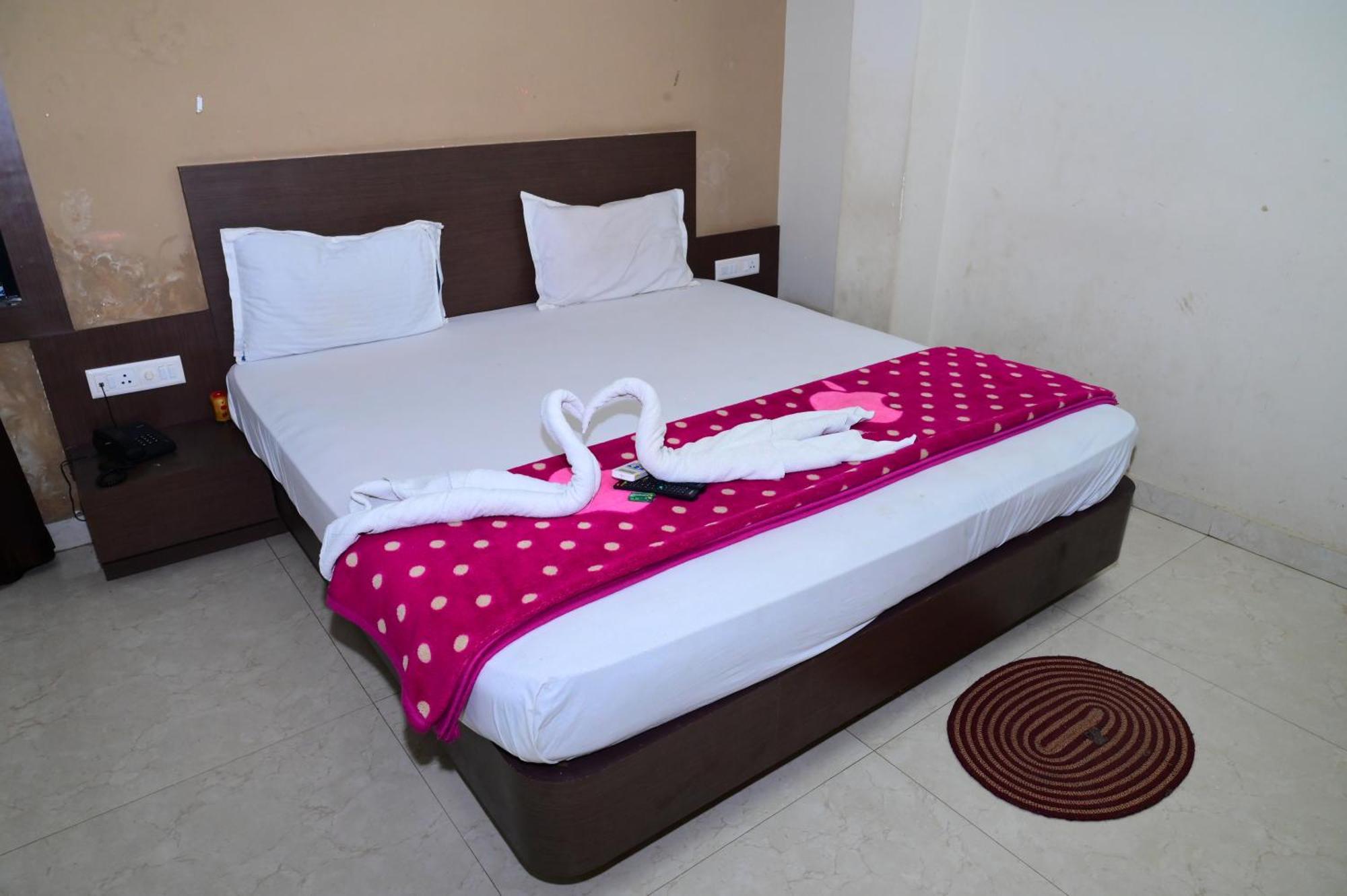Hotel Mor Uk Palace- Lift-facilities-near Sea Selling & Choice Of Travellers