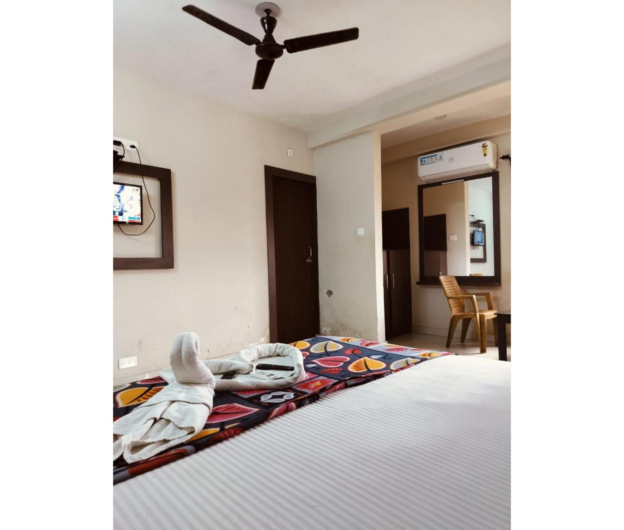 Mor Uk Palace- Lift-facilities-near Sea Selling & Choice Of Travellers