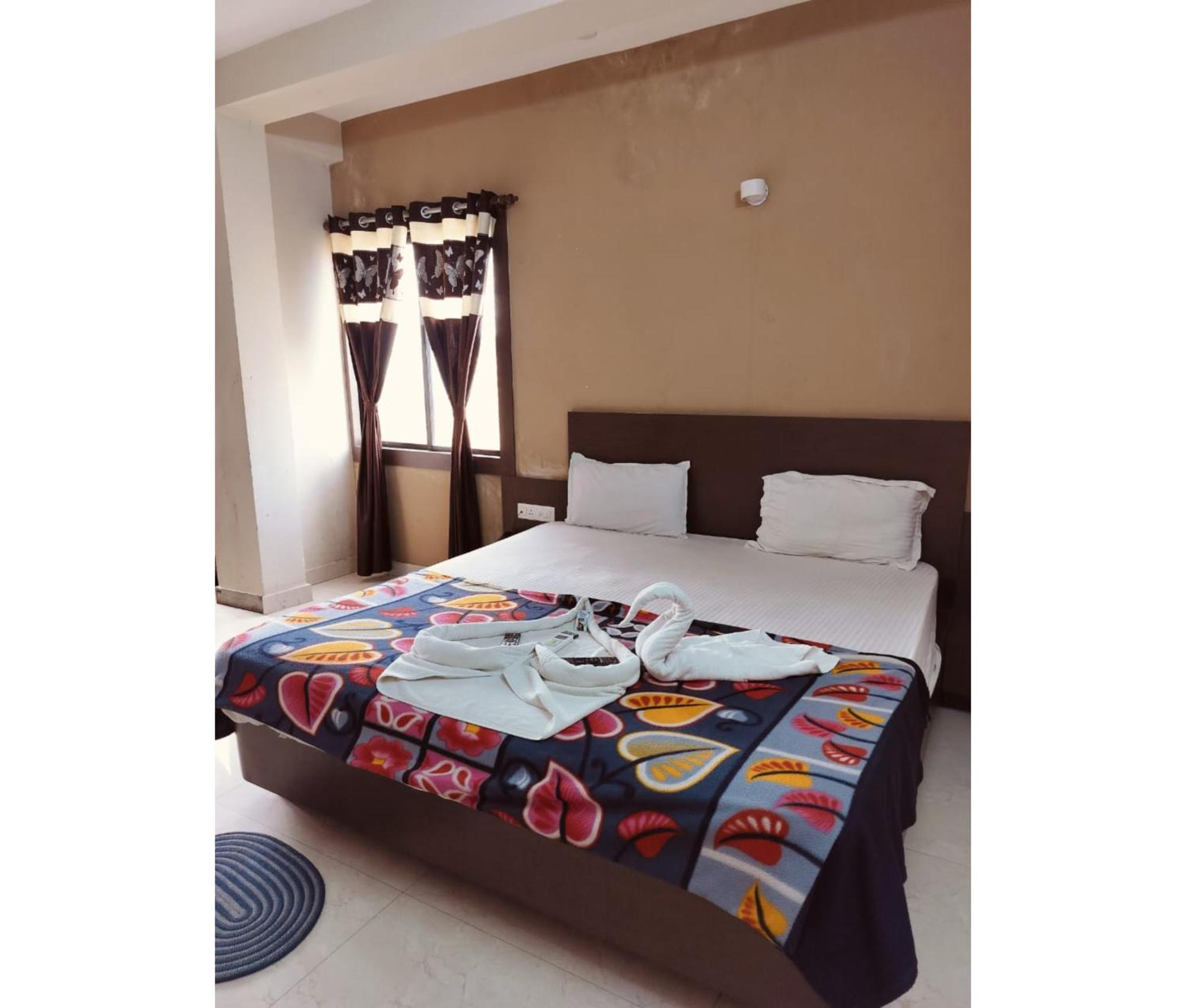 Mor Uk Palace- Lift-facilities-near Sea Selling & Choice Of Travellers Hotel