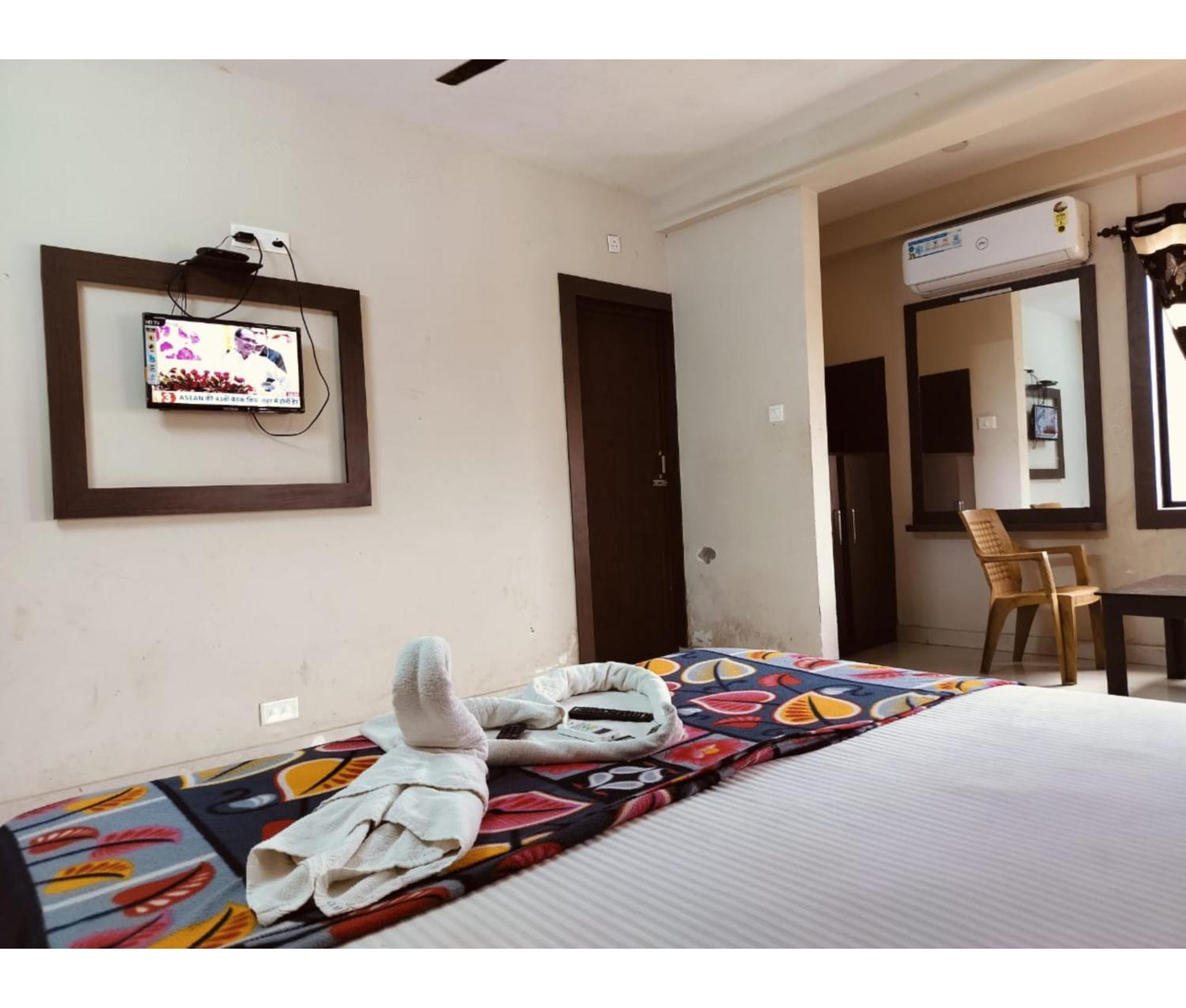 Mor Uk Palace- Lift-facilities-near Sea Selling & Choice Of Travellers Hotel 3*