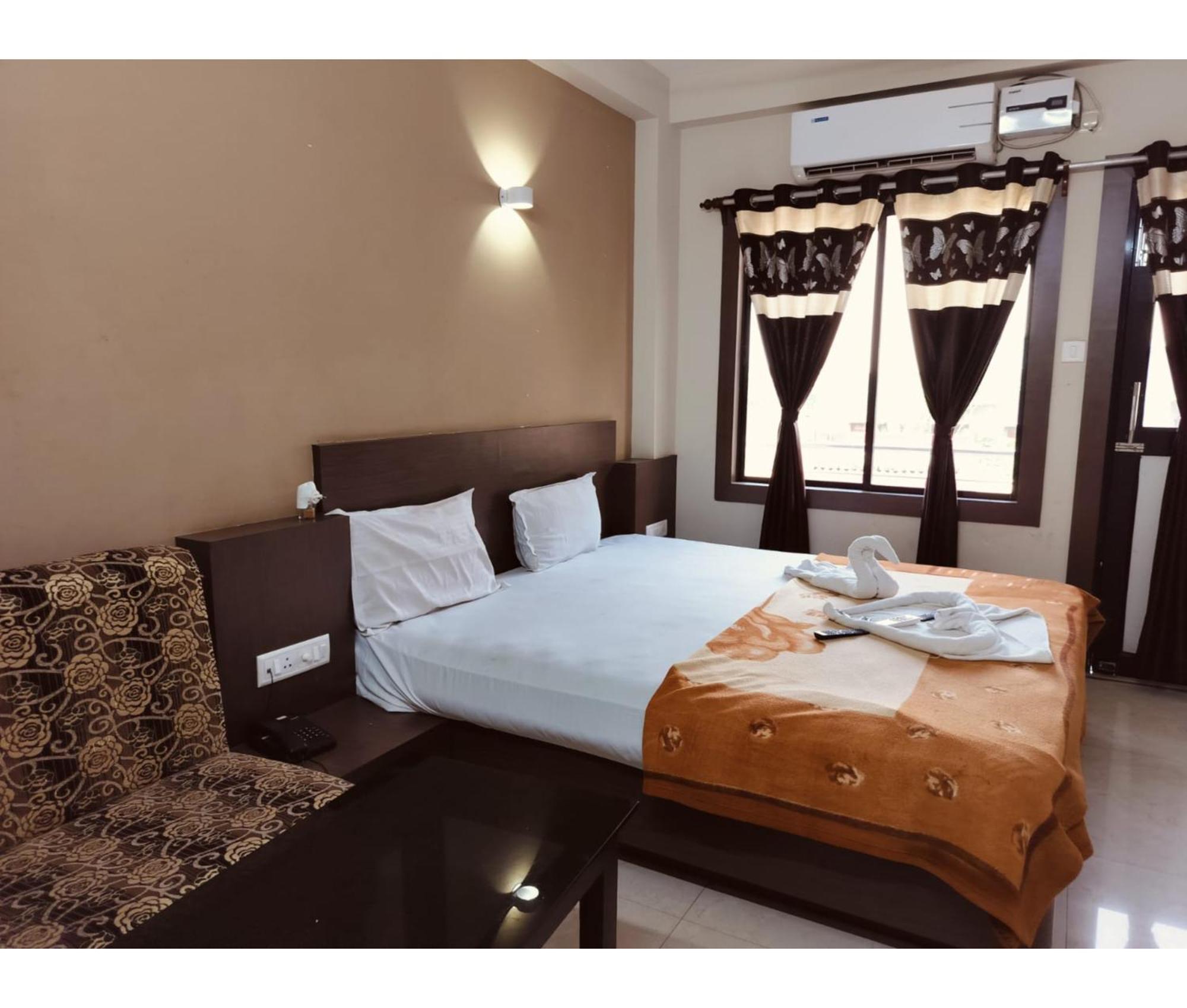 Mor Uk Palace- Lift-facilities-near Sea Selling & Choice Of Travellers