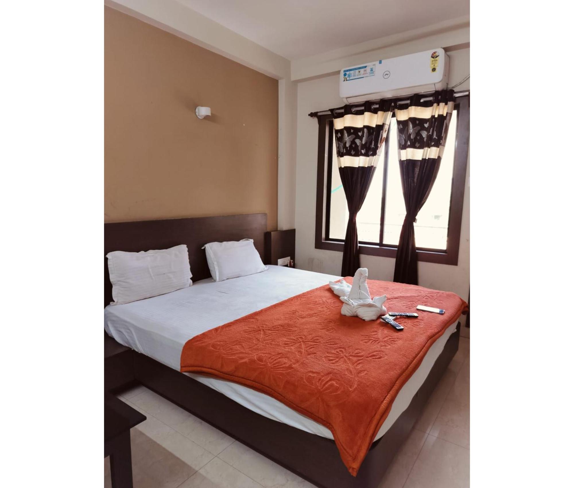 Mor Uk Palace- Lift-facilities-near Sea Selling & Choice Of Travellers Hotel