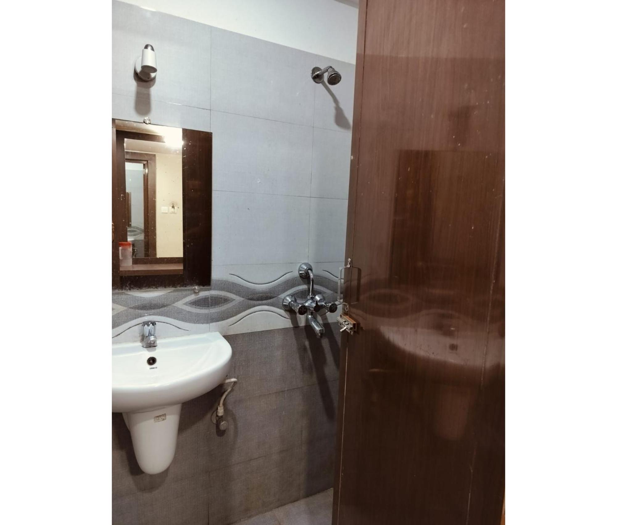 Hotel Mor Uk Palace- Lift-facilities-near Sea Selling & Choice Of Travellers