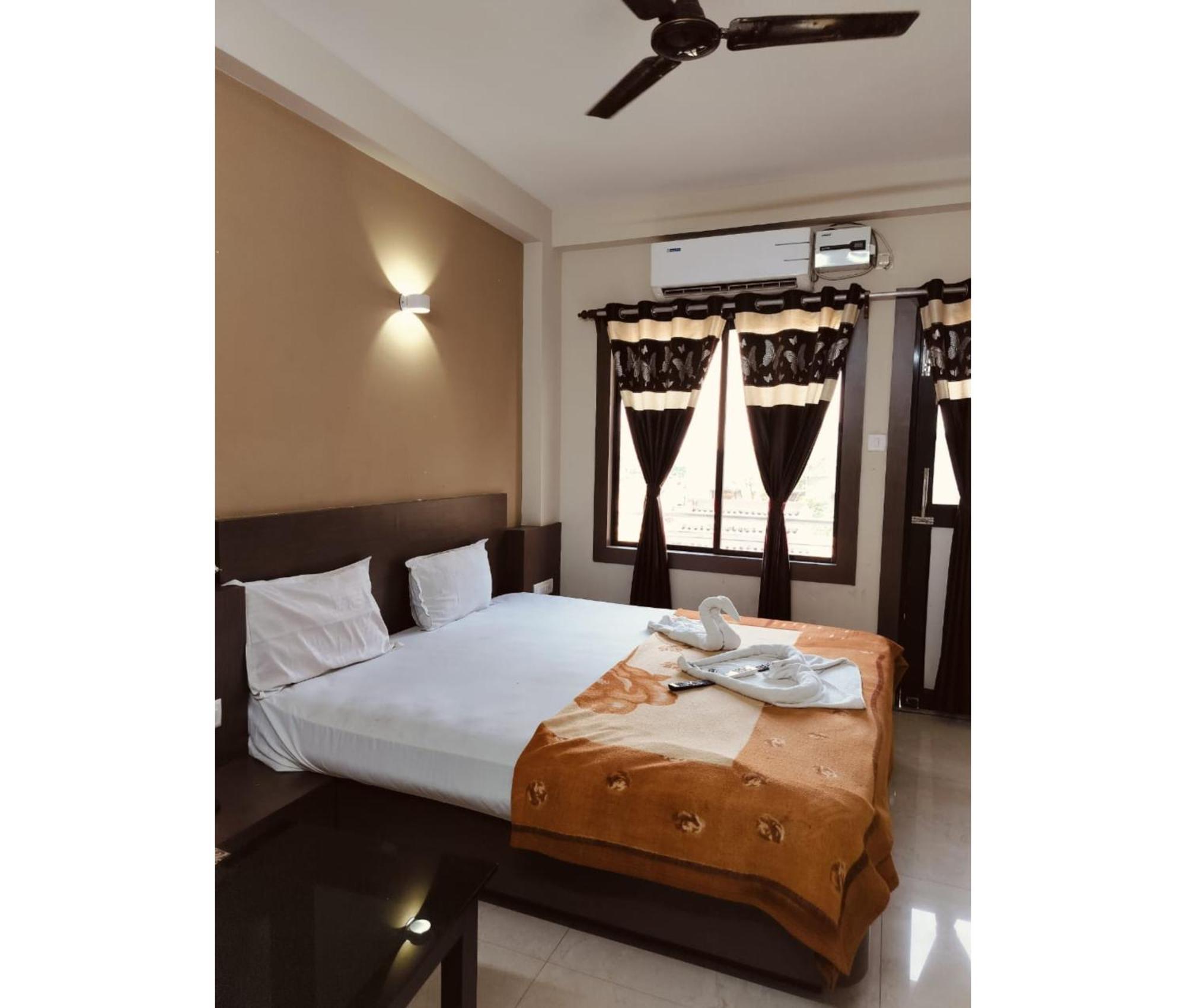 Mor Uk Palace- Lift-facilities-near Sea Selling & Choice Of Travellers Hotel 3*