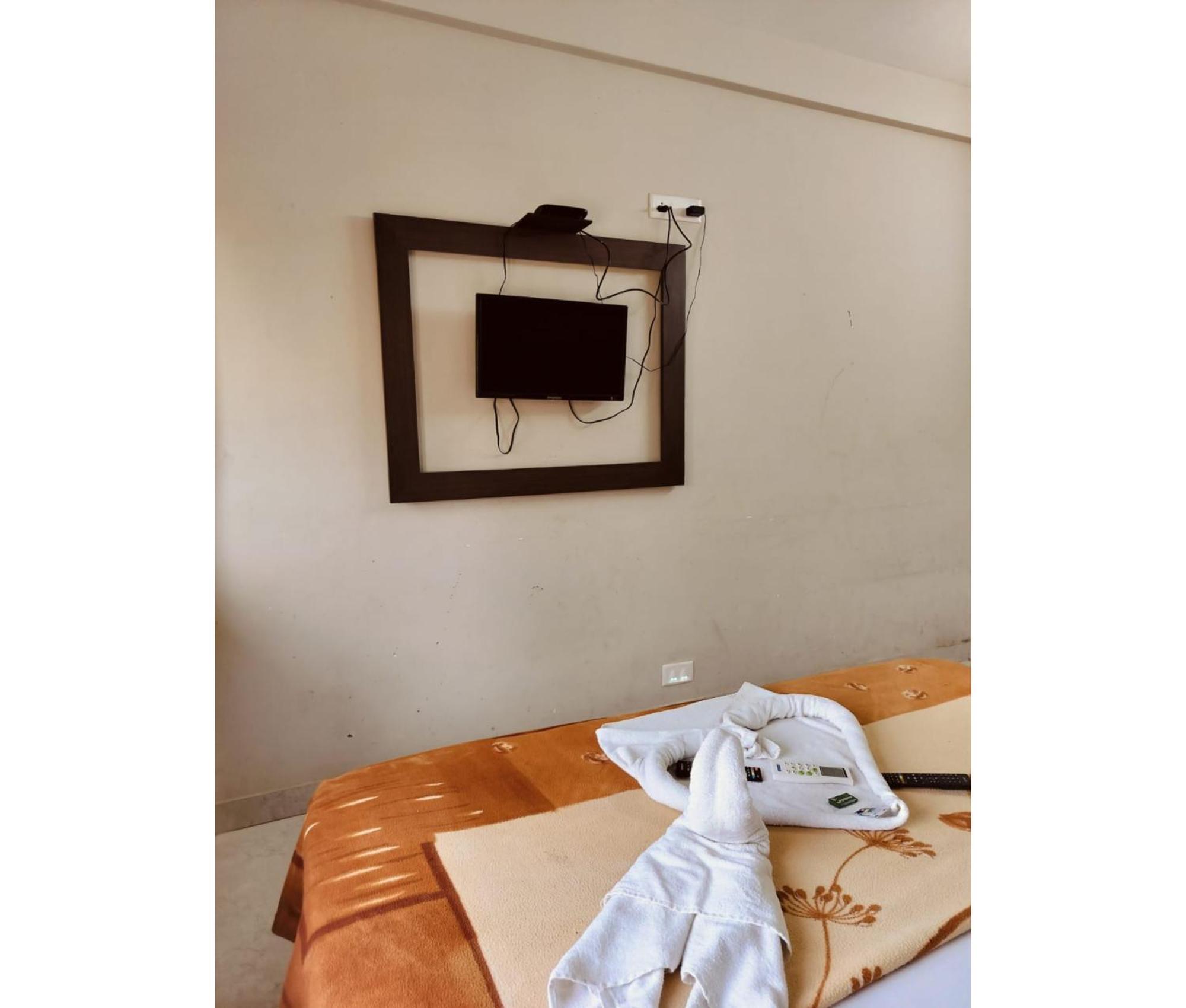 Mor Uk Palace- Lift-facilities-near Sea Selling & Choice Of Travellers Hotel
