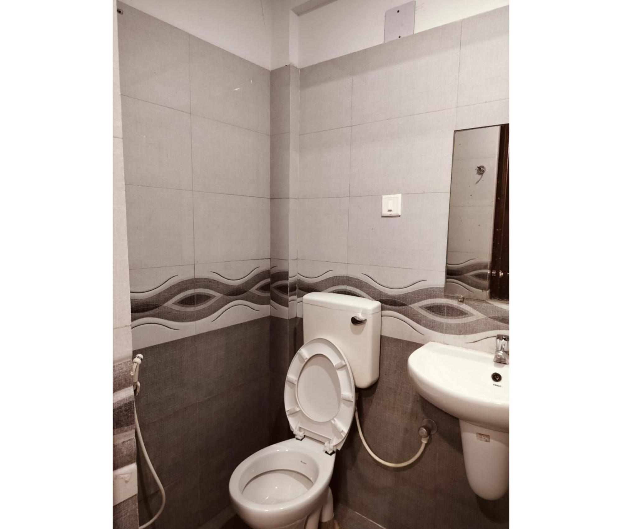 Hotel Mor Uk Palace- Lift-facilities-near Sea Selling & Choice Of Travellers Puri