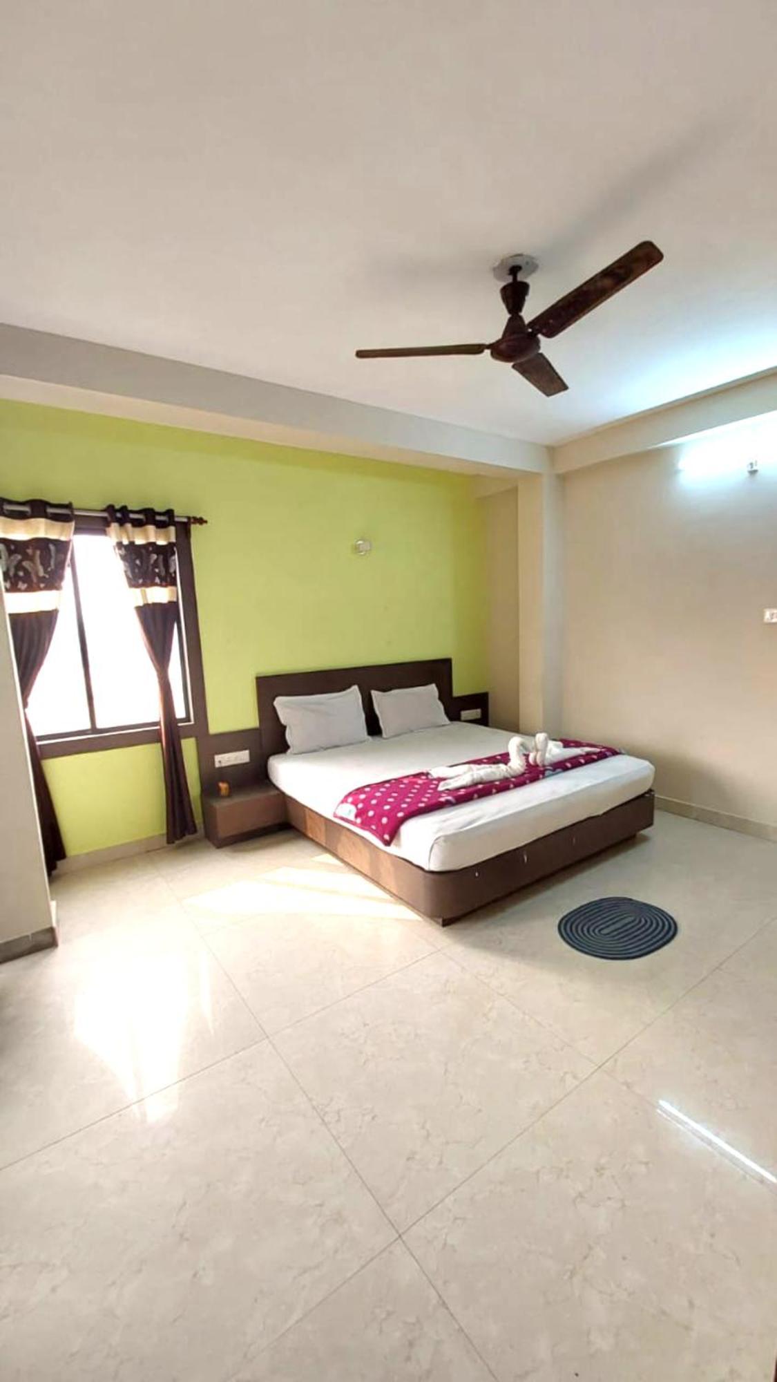 Mor Uk Palace- Lift-facilities-near Sea Selling & Choice Of Travellers Hotel