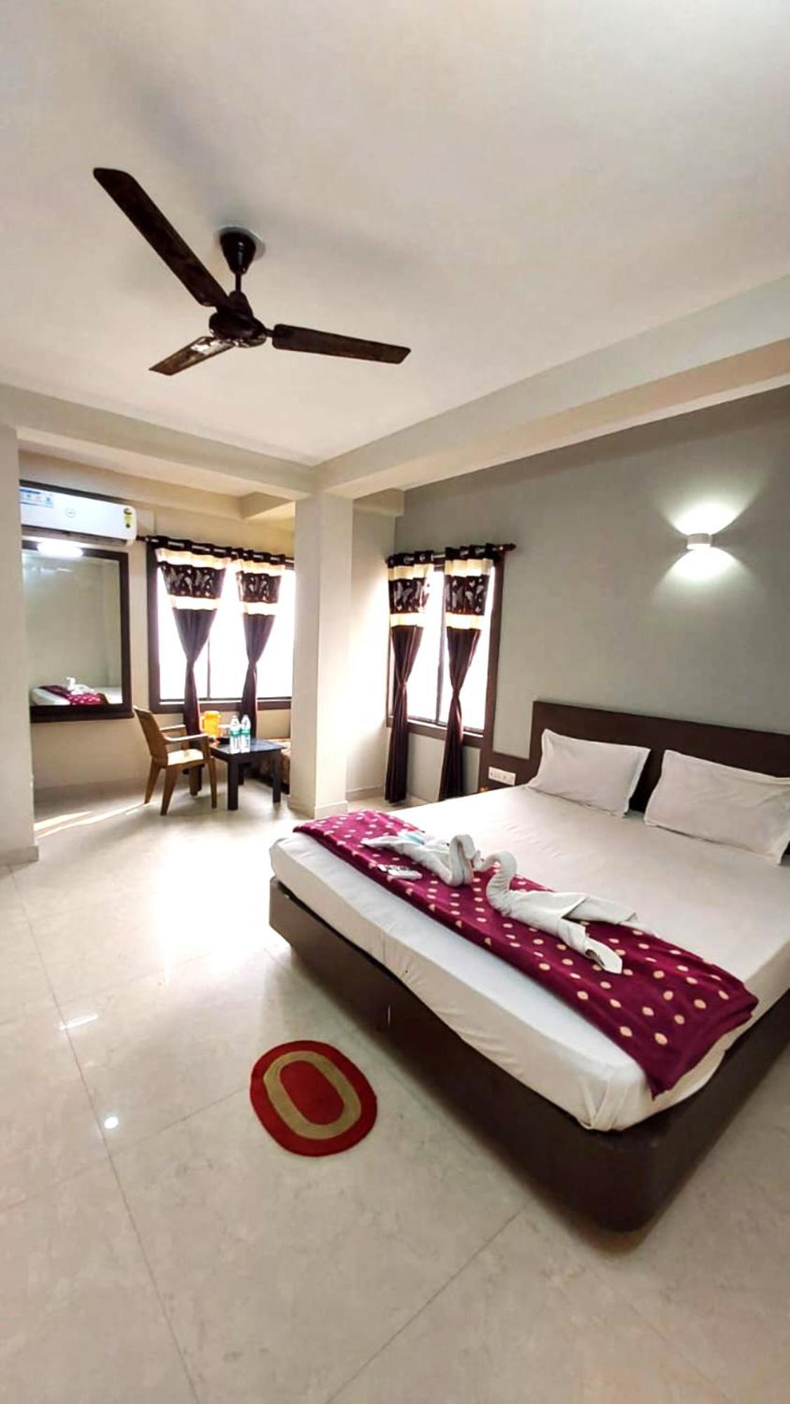 Mor Uk Palace- Lift-facilities-near Sea Selling & Choice Of Travellers Hotel