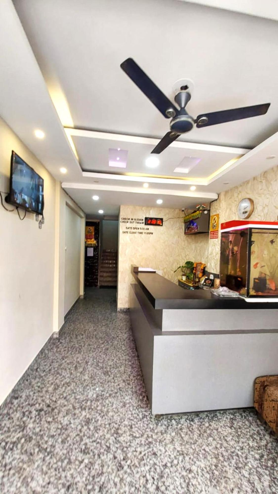 Mor Uk Palace- Lift-facilities-near Sea Selling & Choice Of Travellers Puri