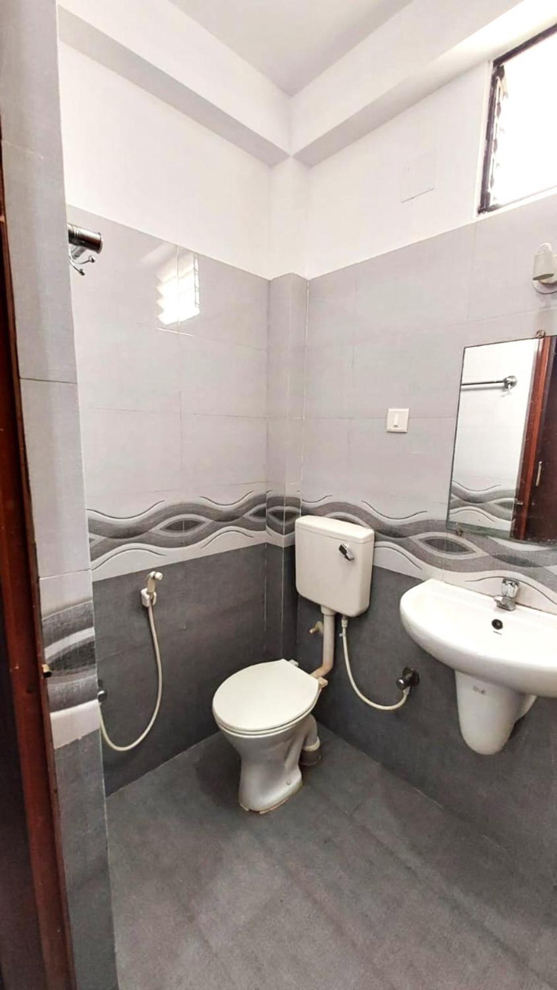Mor Uk Palace- Lift-facilities-near Sea Selling & Choice Of Travellers 3* Puri