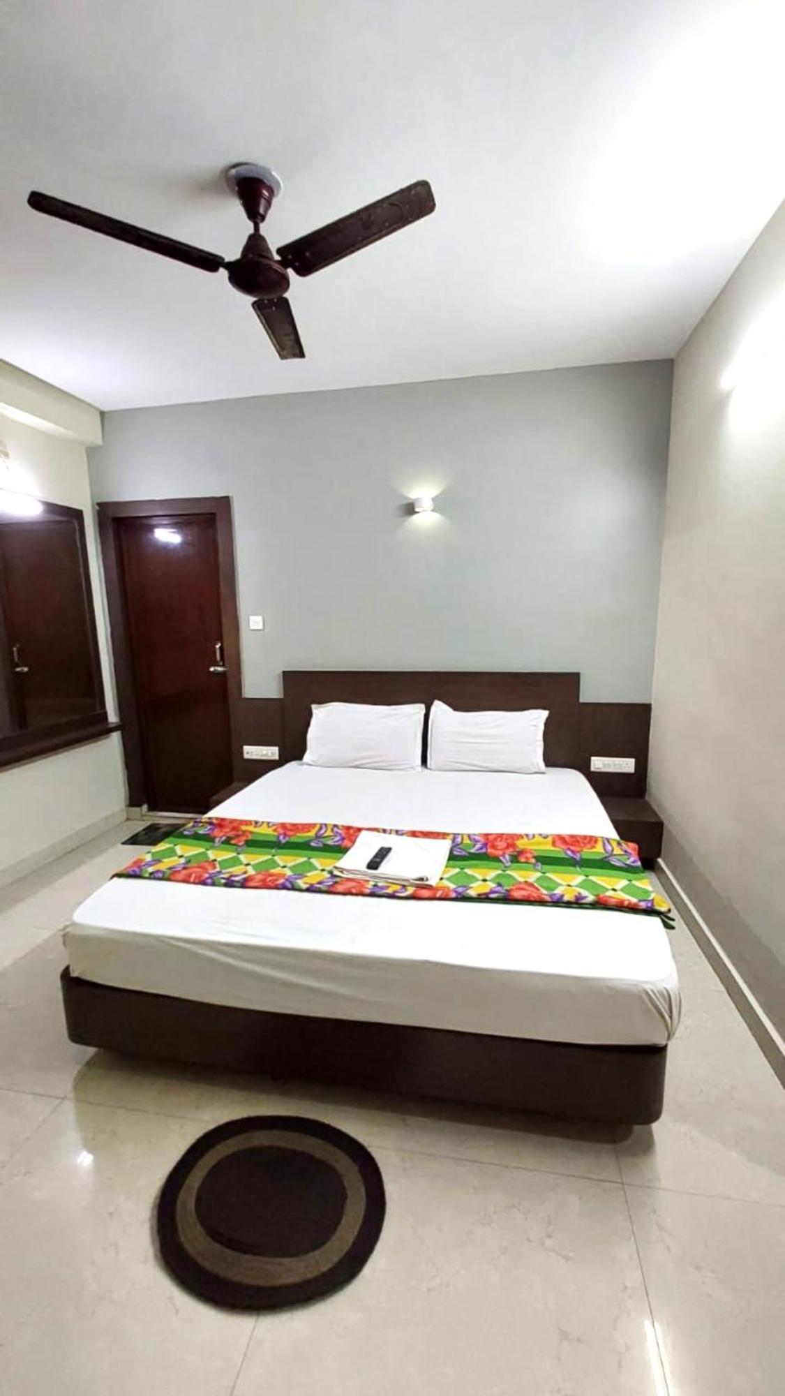 Mor Uk Palace- Lift-facilities-near Sea Selling & Choice Of Travellers Hotel 3*