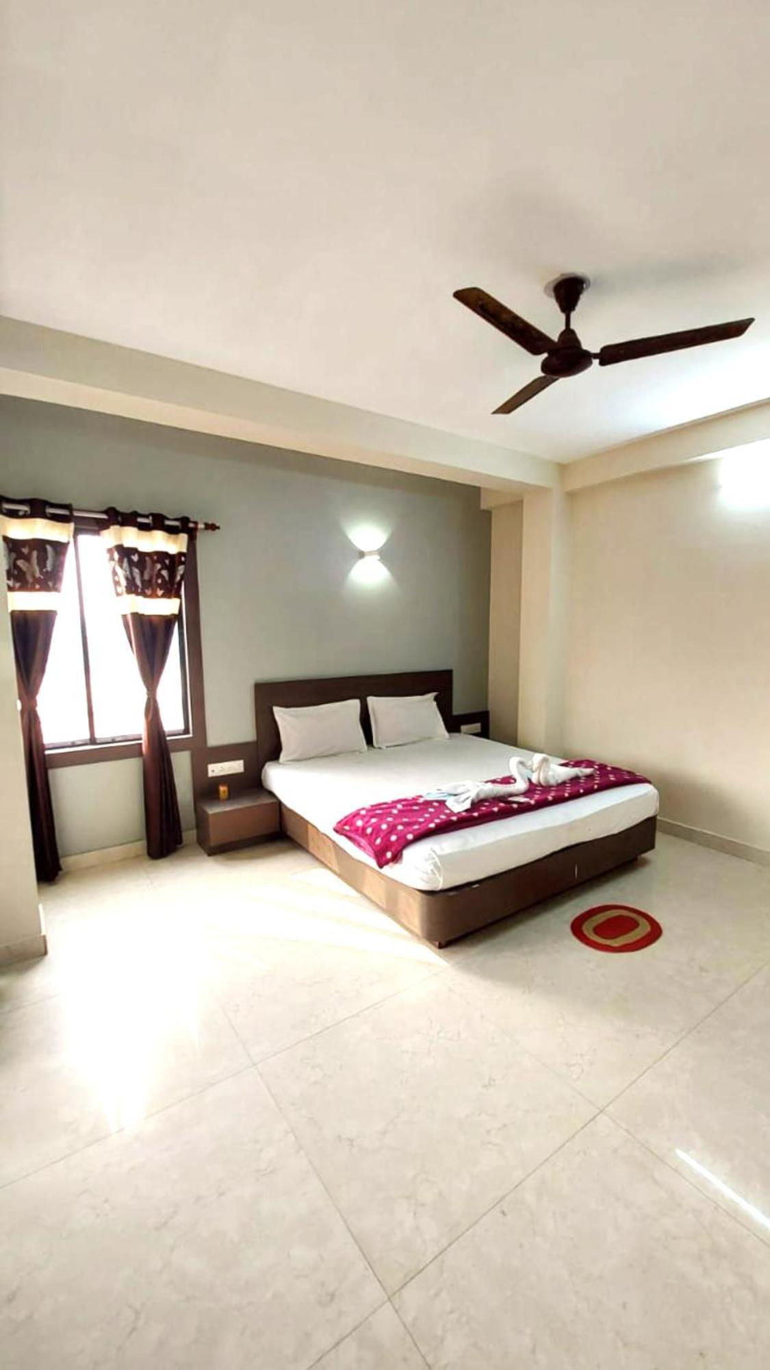Mor Uk Palace- Lift-facilities-near Sea Selling & Choice Of Travellers Hotel
