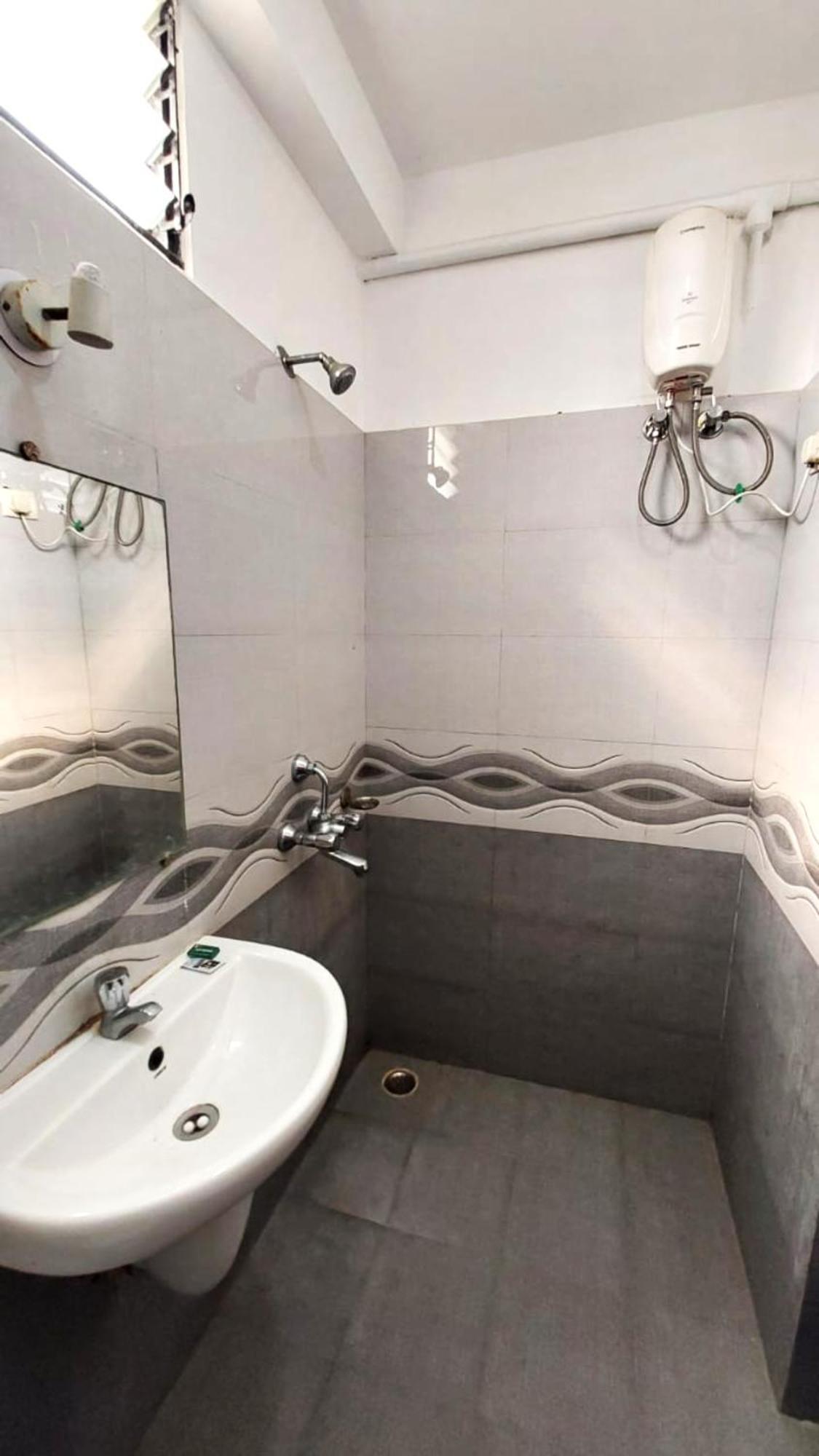 Mor Uk Palace- Lift-facilities-near Sea Selling & Choice Of Travellers Puri