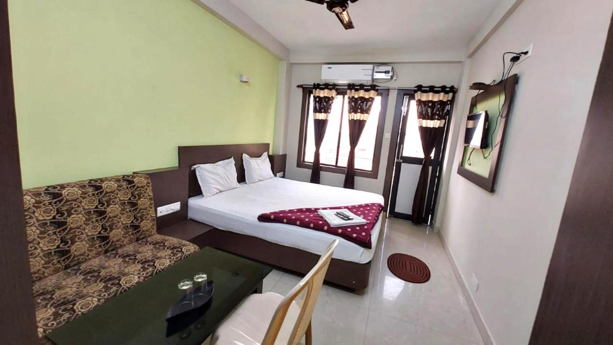 Mor Uk Palace- Lift-facilities-near Sea Selling & Choice Of Travellers 3* Puri