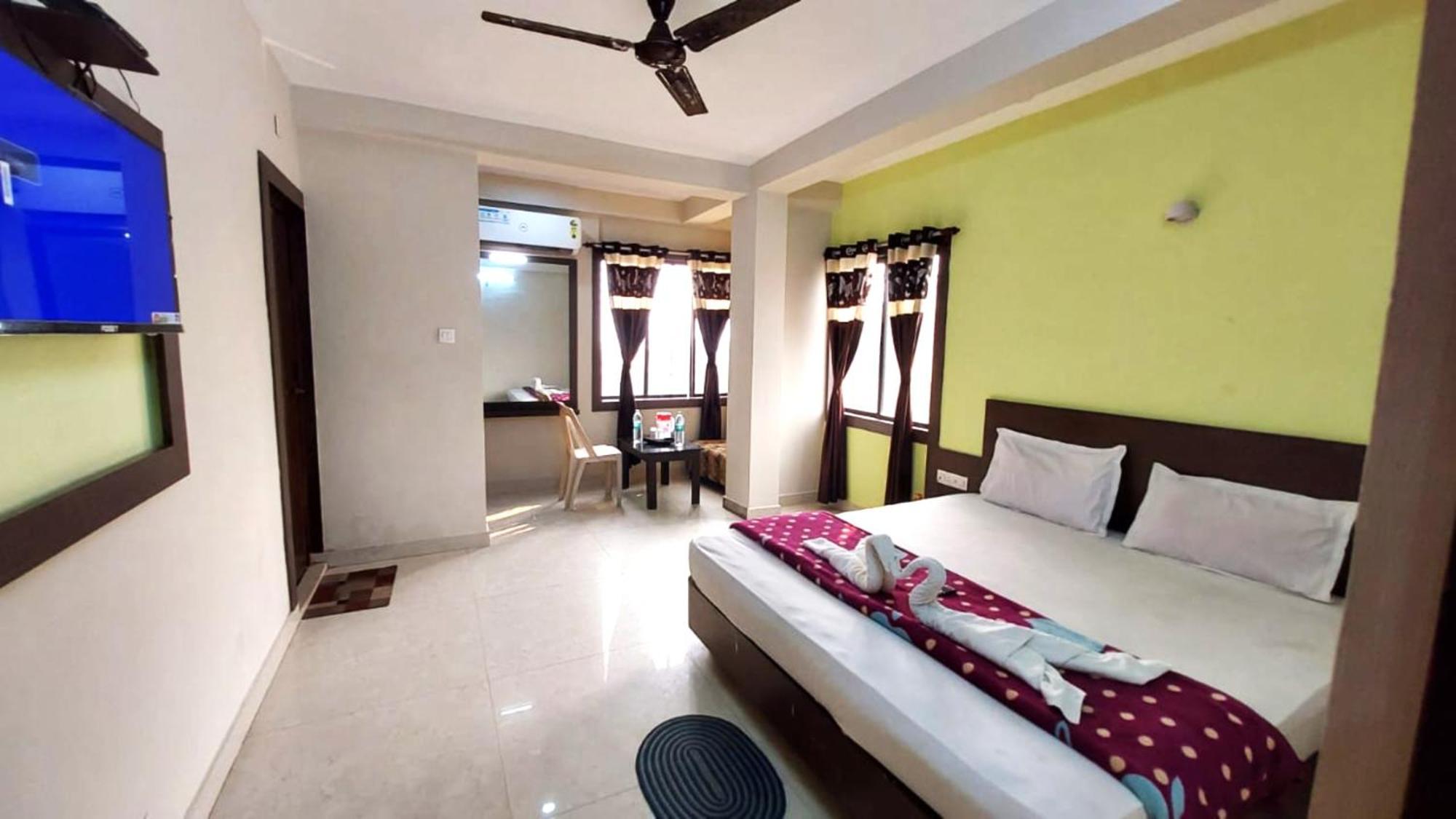 Mor Uk Palace- Lift-facilities-near Sea Selling & Choice Of Travellers Hotel