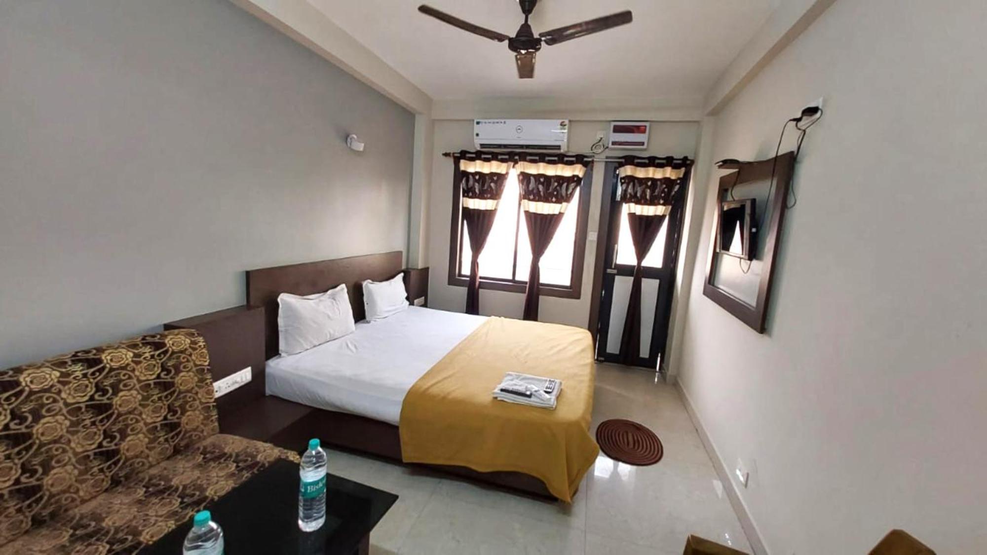Hotel Mor Uk Palace- Lift-facilities-near Sea Selling & Choice Of Travellers